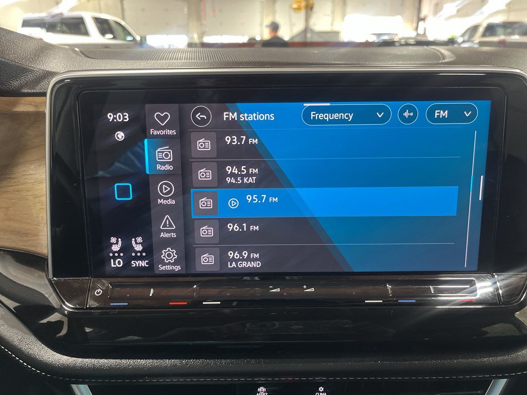 Used 2025 Volkswagen Atlas SE AWD/4WD image 42