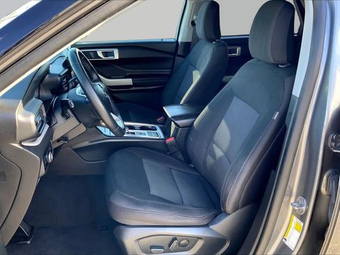 Used 2023 Ford Explorer XLT RWD image 7