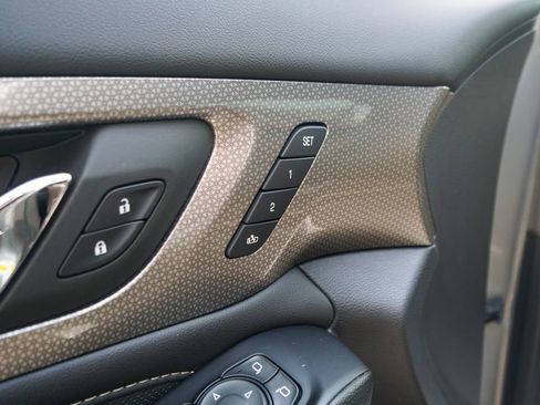 Used 2023 Chevrolet Traverse Premier w/ Redline Edition image 17