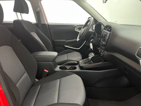 Used 2022 Kia Soul LX FWD image 29