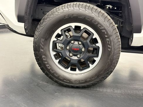 Used 2025 Toyota Tacoma TRD Off-Road image 12