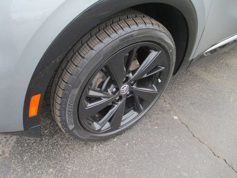 Used 2023 Buick Envision Essence w/ Sport Touring Package AWD/4WD image 14