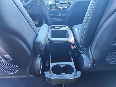 New 2026 Chrysler Pacifica Select FWD image 26