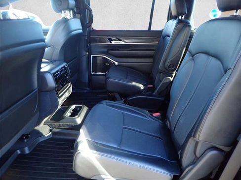 Used 2024 Jeep Wagoneer Series III w/ Premium Group I image 10