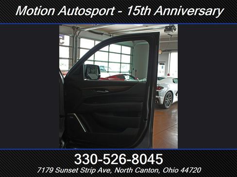 Used 2020 Cadillac Escalade Luxury AWD/4WD image 23