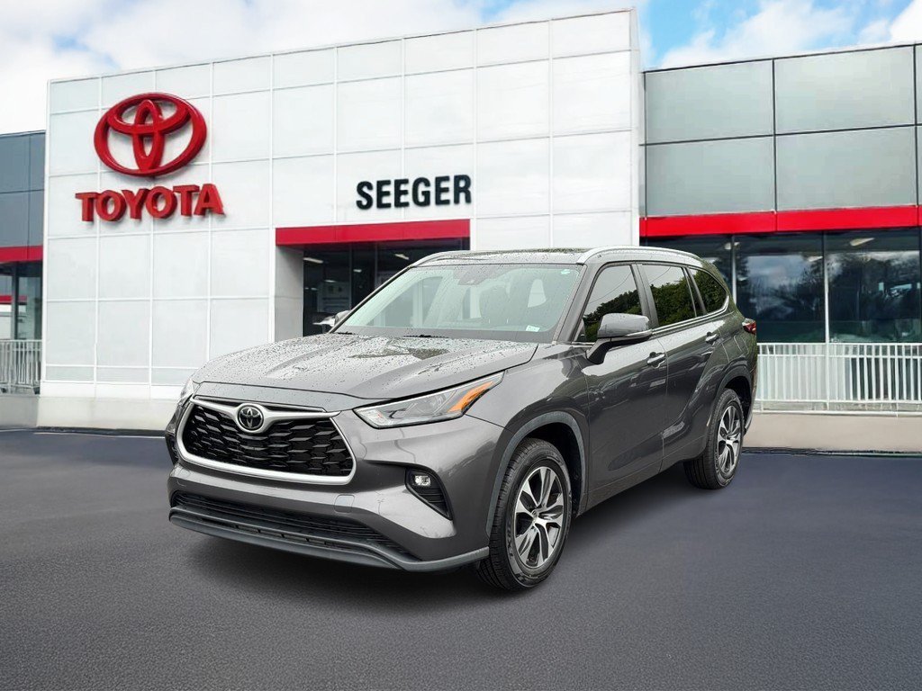 Used 2023 Toyota Highlander XLE FWD image 11