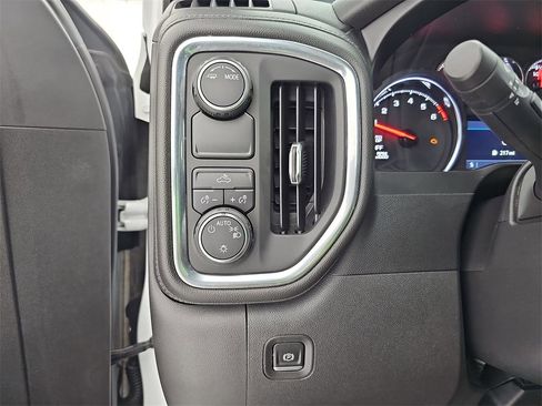 Used 2021 Chevrolet Silverado 1500 LT image 33