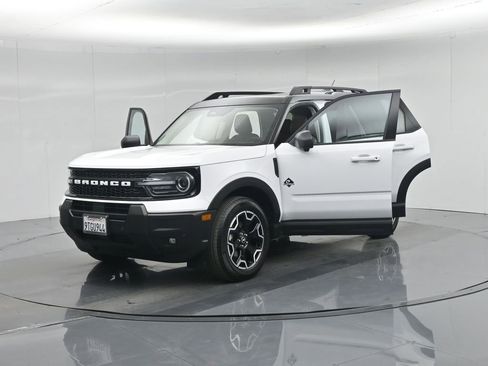 Certified 2025 Ford Bronco Sport Outer Banks w/ Outer Banks Tech Package+ image 32