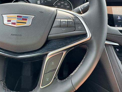 Used 2025 Cadillac XT5 Premium Luxury w/ LPO, Floor Liner Package AWD/4WD image 17