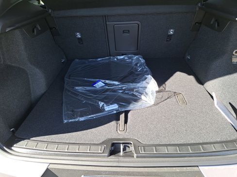 New 2026 Volvo XC40 B4 Plus image 8