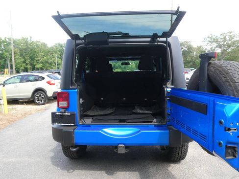 Used 2016 Jeep Wrangler Unlimited Sahara w/ Dual Top Group AWD/4WD image 7