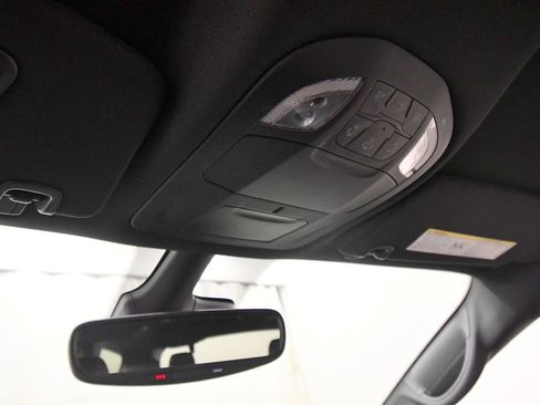 Used 2025 Chrysler Pacifica Select FWD image 28