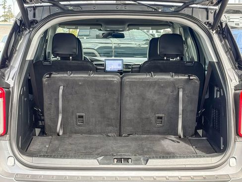 Used 2022 Ford Explorer XLT w/ Equipment Group 202A AWD/4WD image 54