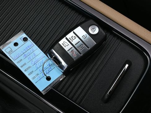 Used 2016 Kia Sedona SX Limited image 21