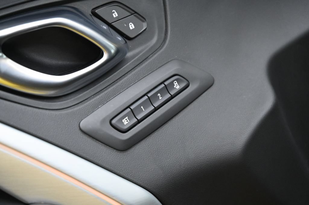 Used 2018 Chevrolet Camaro SS RWD image 19