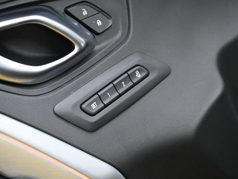 Used 2018 Chevrolet Camaro SS RWD image 19