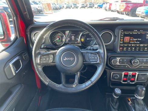 Used 2022 Jeep Wrangler Unlimited Sahara w/ Cold Weather Group image 16