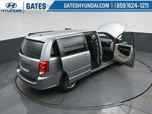 Used 2016 Dodge Grand Caravan SE image 55