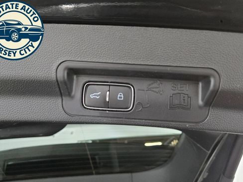 Used 2021 Ford Explorer Limited w/ Equipment Group 301A AWD/4WD image 40