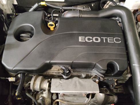 Used 2021 Chevrolet Equinox LT FWD image 30