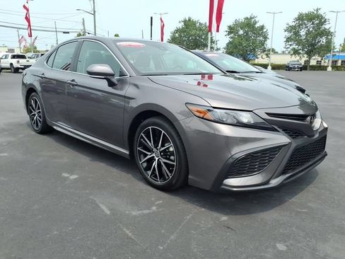 Used 2024 Toyota Camry SE w/ Convenience Package FWD image 1