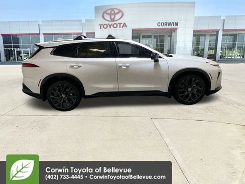 New 2025 Toyota Crown Signia image 9