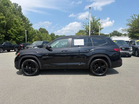 Used 2023 Volkswagen Atlas SEL R-Line AWD/4WD image 2