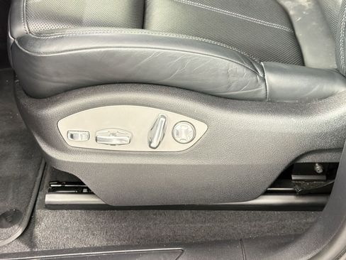 Certified 2023 Porsche Macan AWD/4WD image 16