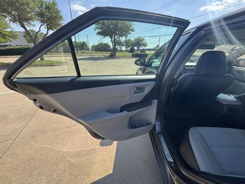 Used 2016 Toyota Camry SE FWD image 21