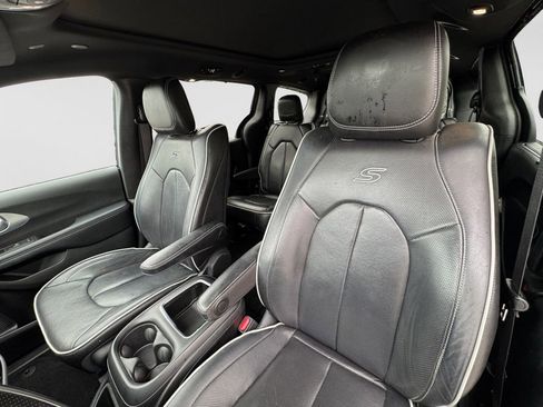 Used 2020 Chrysler Pacifica Limited w/ Advanced Safetytec Group FWD image 19