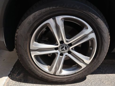 Used 2019 Mercedes-Benz GLC 300 image 17