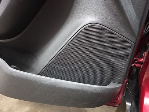 Used 2022 Chevrolet Trax LT w/ LT Convenience Package image 28