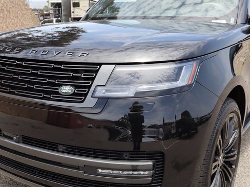 Used 2025 Land Rover Range Rover SE AWD/4WD image 8