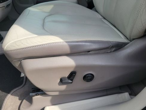 Used 2017 Chrysler Pacifica Touring-L Plus w/ Advanced Safetytec Group FWD image 16