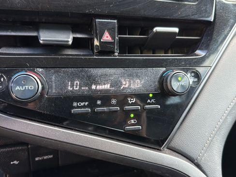 Used 2024 Toyota Camry SE FWD image 17