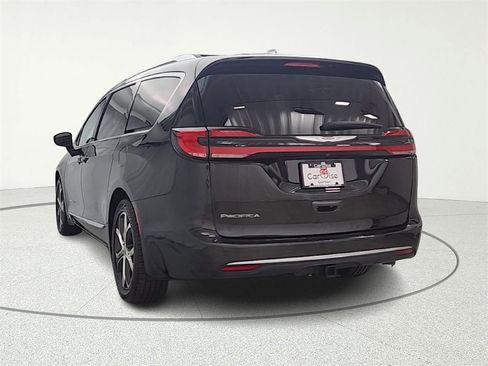Used 2022 Chrysler Pacifica Pinnacle image 6