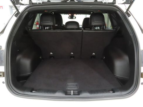 Used 2023 Jeep Compass Limited image 21