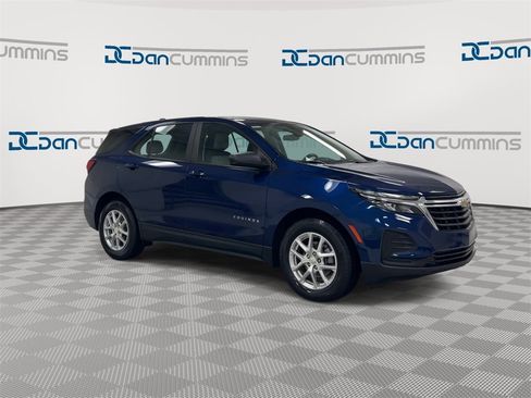 Used 2022 Chevrolet Equinox LS image 2