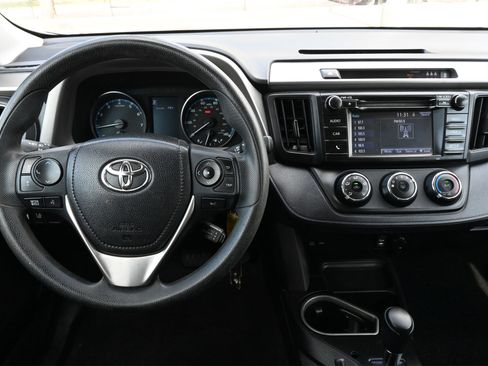 Used 2017 Toyota RAV4 LE image 9