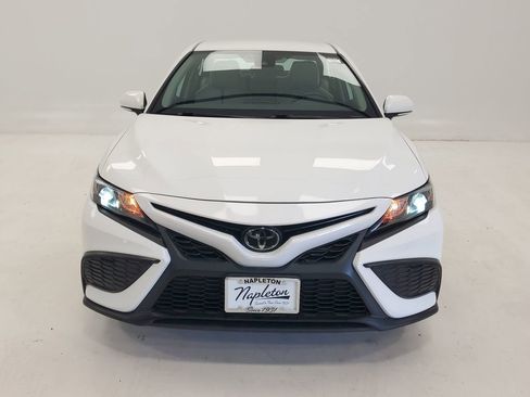 Used 2023 Toyota Camry SE FWD image 2