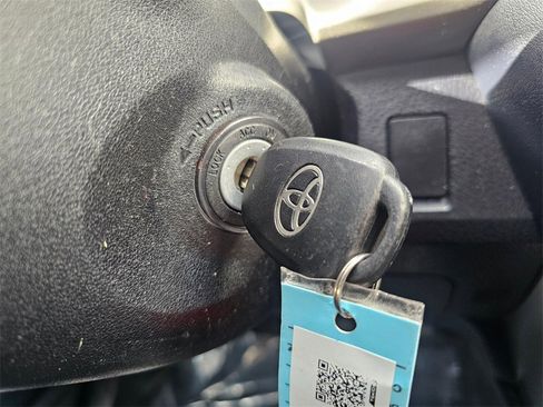 Used 2013 Toyota RAV4 XLE image 32