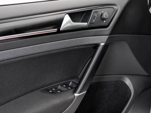 Used 2017 Volkswagen Golf S image 8