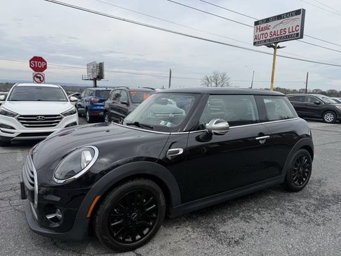 Used 2019 MINI Cooper 2-Door Hardtop w/ Signature Upholstery Package image 1