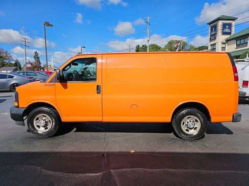 Used 2017 Chevrolet Express 2500 RWD image 6
