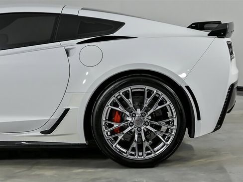 Used 2016 Chevrolet Corvette Z06 w/ 3LZ Preferred Equipment Group RWD image 9