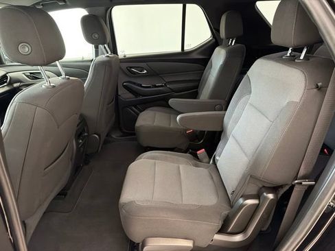 Used 2023 Chevrolet Traverse LT FWD image 16