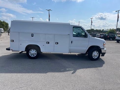 New 2027 Ford E-350 and Econoline 350 Super Duty w/ Power Equipment Group RWD image 12