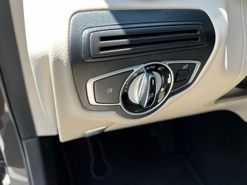 Used 2016 Mercedes-Benz GLC 300 4MATIC w/ Multimedia Package image 27