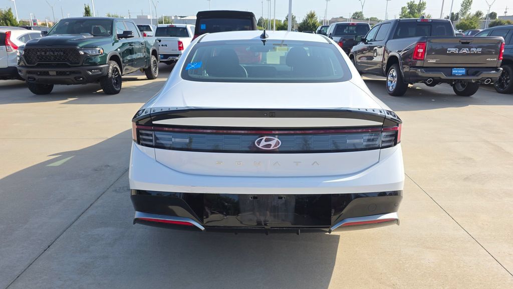 Used 2025 Hyundai Sonata SEL FWD image 4