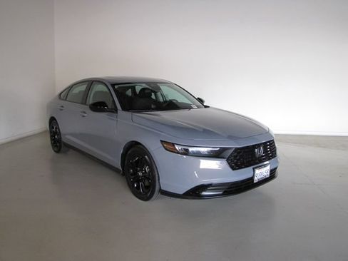 Certified 2025 Honda Accord SE image 3